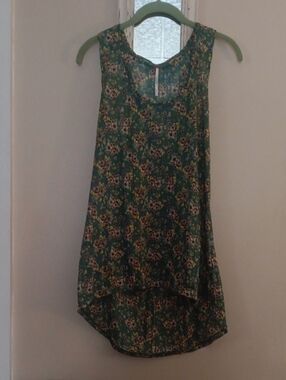 ✨️Free People Top In Green Sage Mini Floral